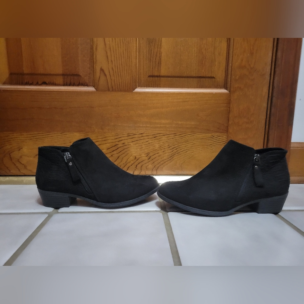 Arizona Jean Company Black Ankle Boots